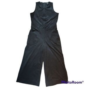 Banana Republic Black Sleeveless Wide Leg Cropped Jumpsuit. Size 10.